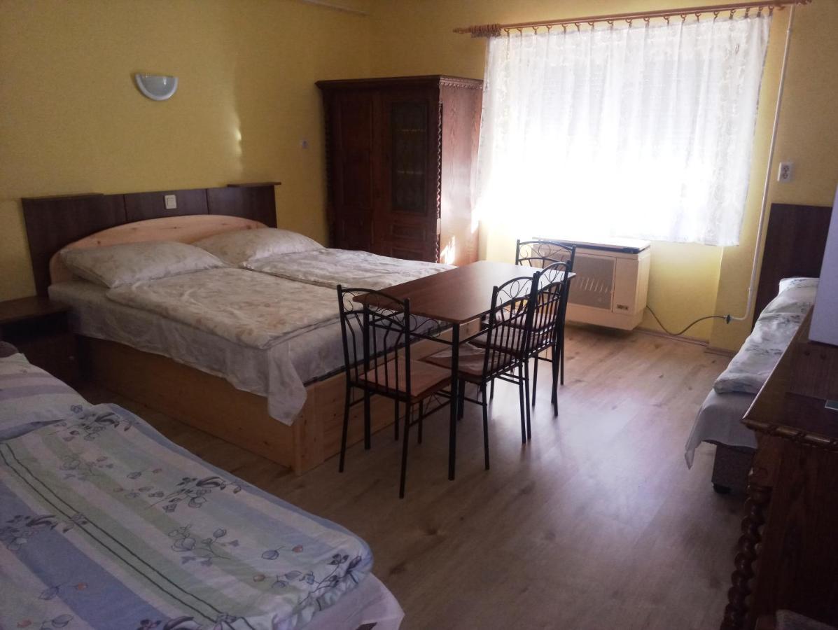Szivarvany Apartman 久洛 外观 照片