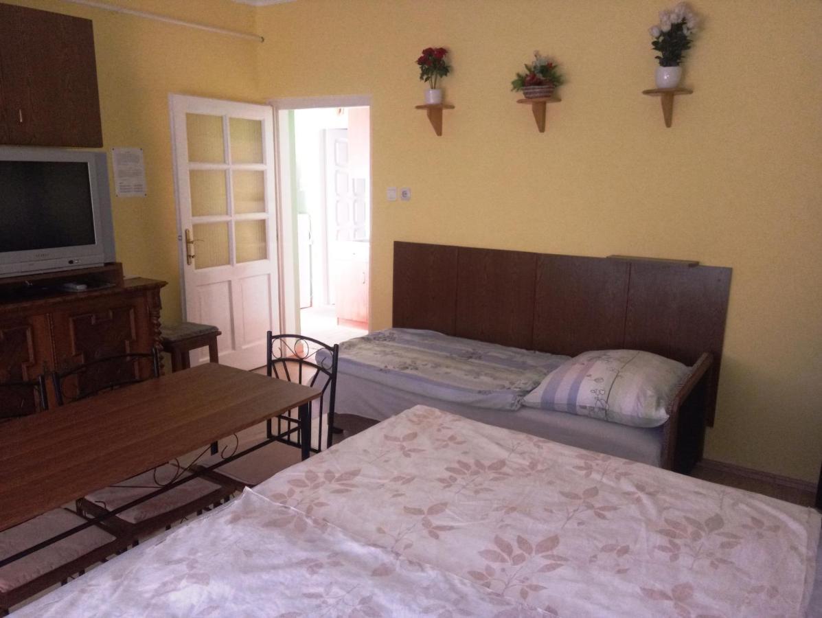Szivarvany Apartman 久洛 外观 照片