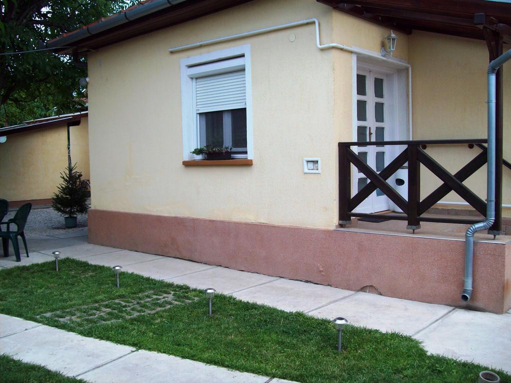 Szivarvany Apartman 久洛 客房 照片