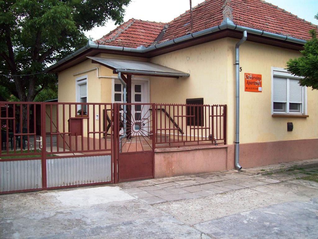 Szivarvany Apartman 久洛 客房 照片