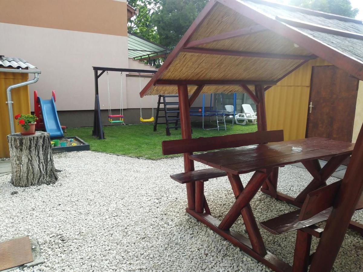 Szivarvany Apartman 久洛 外观 照片